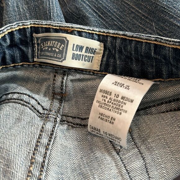 Levi Strauss & Co Signature Low Rise Bootcut Medium Wash Jeans 10 Medium - Picture 6 of 10
